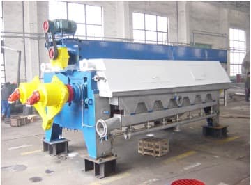 Precoat lime mud disc filter for lime mud washing and dewatering